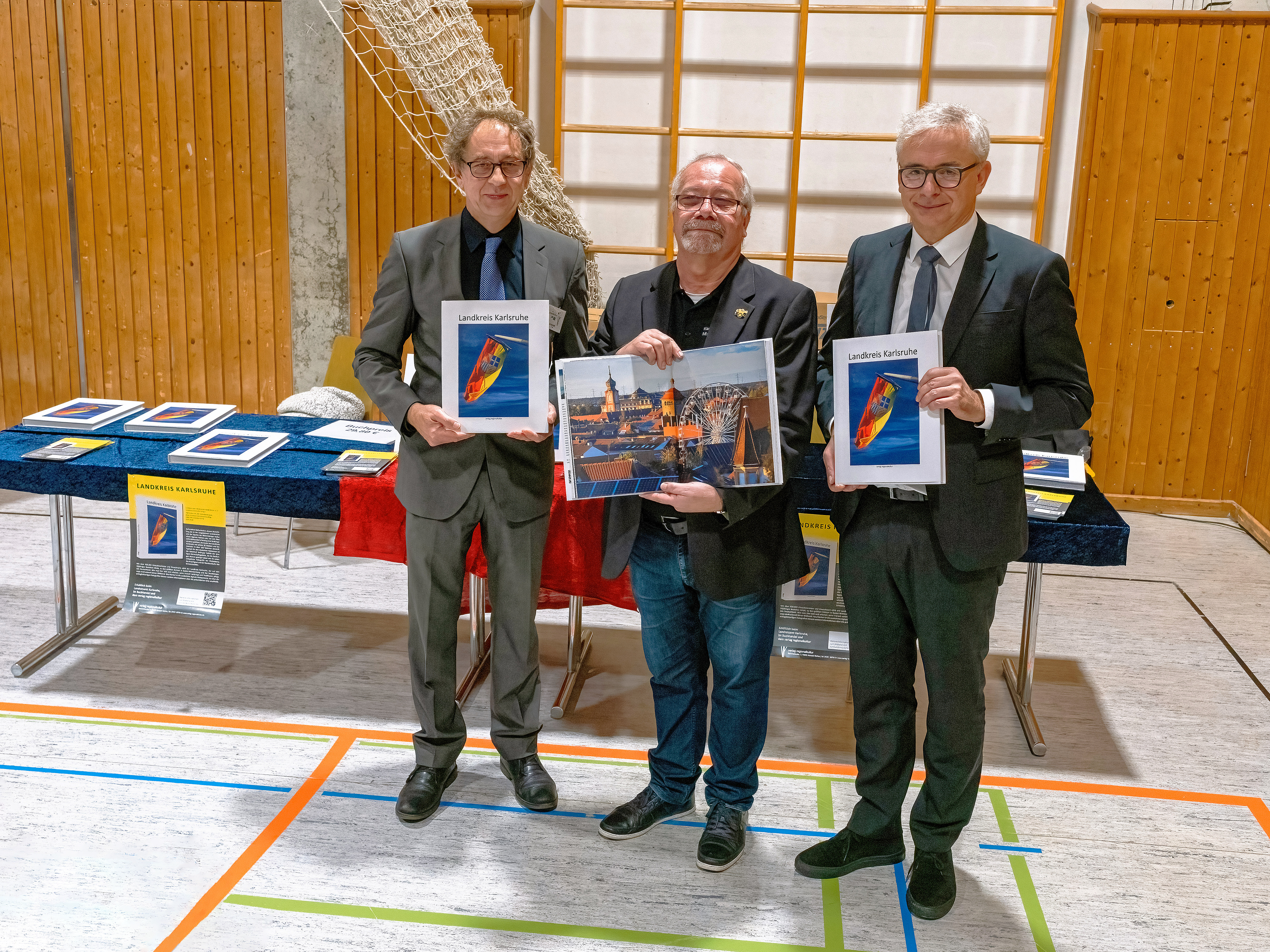 _Buchvors_50JLandkreisKA_FotofreundeHeidelsheim_fürAndrea-Rainer_ (13).jpg